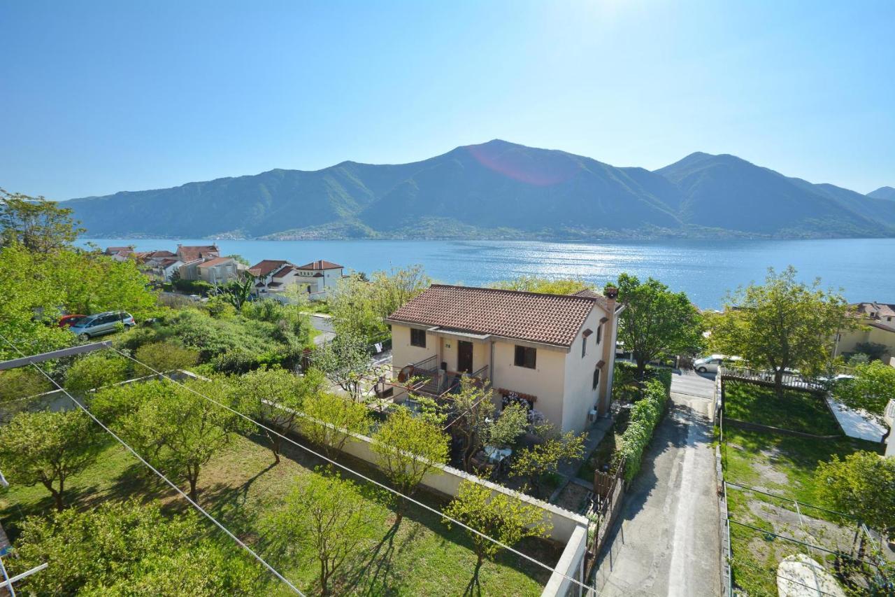 Modern Seaside Escape - Stunning Sea View - Private & Stylish Apartment โกตอร์ ภายนอก รูปภาพ