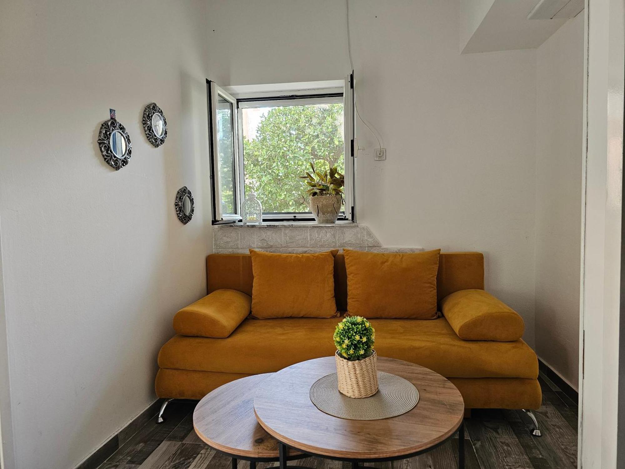 Modern Seaside Escape - Stunning Sea View - Private & Stylish Apartment โกตอร์ ภายนอก รูปภาพ