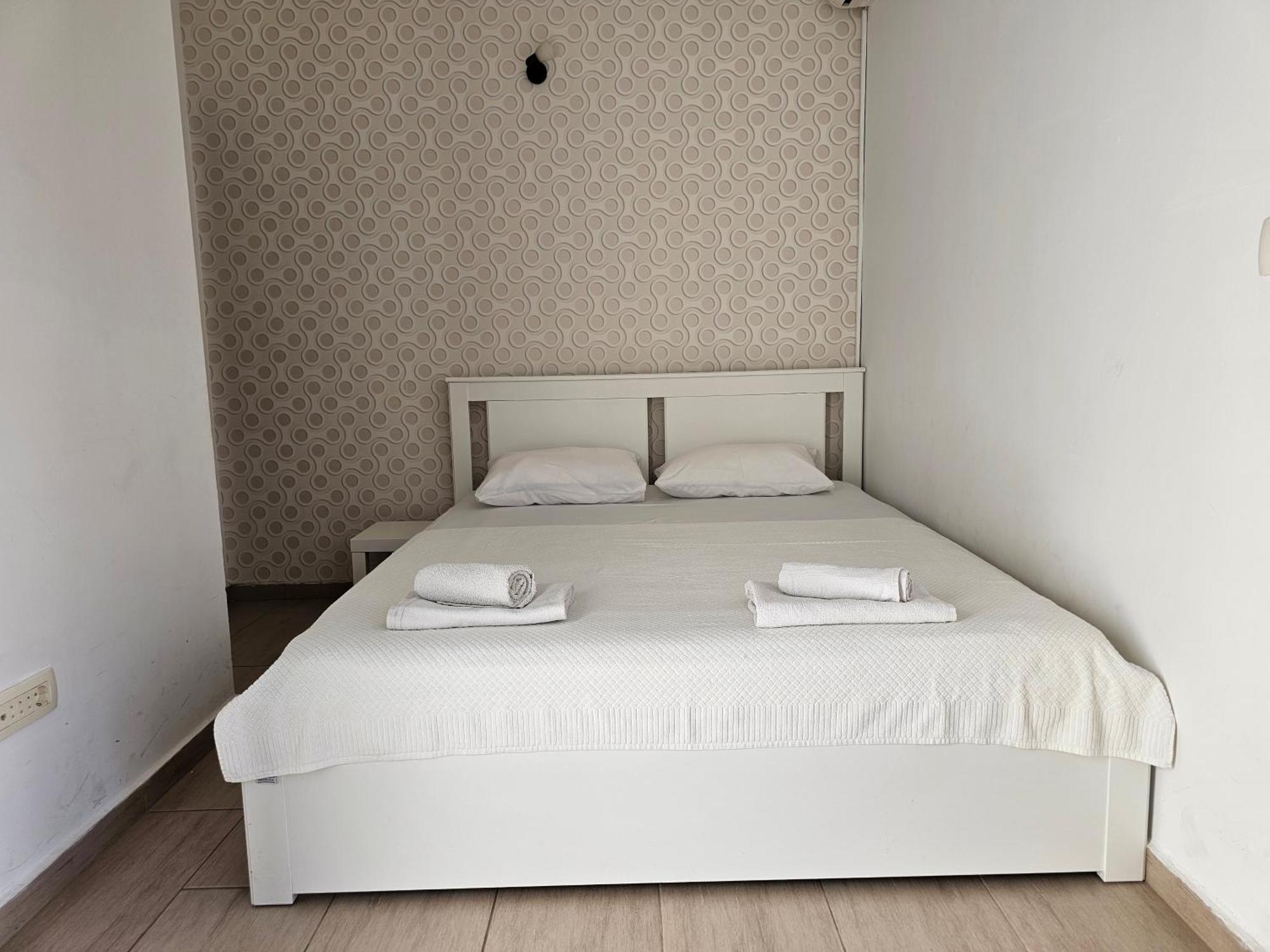 Modern Seaside Escape - Stunning Sea View - Private & Stylish Apartment โกตอร์ ภายนอก รูปภาพ