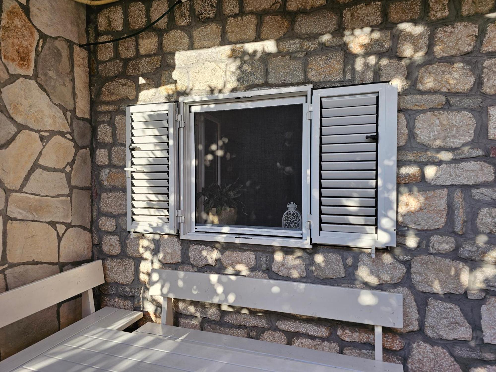 Modern Seaside Escape - Stunning Sea View - Private & Stylish Apartment โกตอร์ ภายนอก รูปภาพ